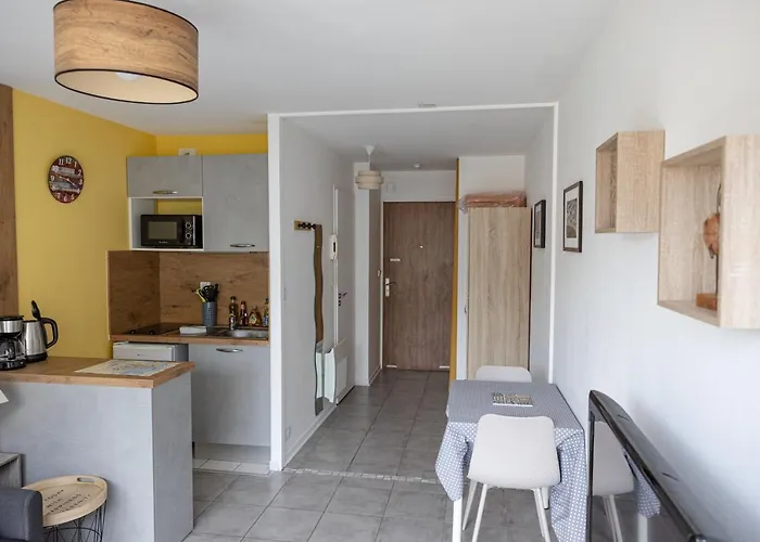 ~joli A 100 M De La *