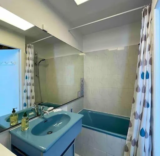 ~joli A 100 M De La *